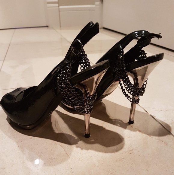 Le Chateau heels with chains size 7.5 - Picture 4 of 5